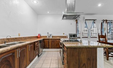 Casa en Venta en Puerto Vallarta con Potencial de Desarrollo – El Calvario, Pitillal