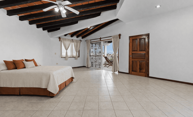Casa en Venta en Puerto Vallarta con Potencial de Desarrollo – El Calvario, Pitillal