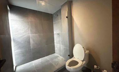 Renta de Estudio Amueblado con Alberca– 2do Nivel Sobre Av. Fonatur, a pasos de Av. Huayacán