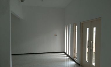 Well Maintained Home in a Prime Location, Close to Public Facilities