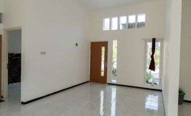 Well Maintained Home in a Prime Location, Close to Public Facilities