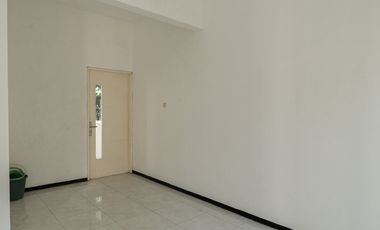 Well Maintained Home in a Prime Location, Close to Public Facilities