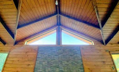 Parcela y Casa con Recepción final. Ideal para C. Hipotecario. Bellísima construcción con excelente estándares. En el campo a pocos minutos de la ciudad.