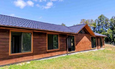 Parcela y Casa con Recepción final. Ideal para C. Hipotecario. Bellísima construcción con excelente estándares. En el campo a pocos minutos de la ciudad.