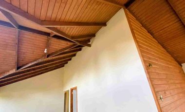 Parcela y Casa con Recepción final. Ideal para C. Hipotecario. Bellísima construcción con excelente estándares. En el campo a pocos minutos de la ciudad.