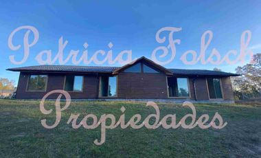 Parcela y Casa con Recepción final. Ideal para C. Hipotecario. Bellísima construcción con excelente estándares. En el campo a pocos minutos de la ciudad.