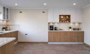 Parcela y Casa con Recepción final. Ideal para C. Hipotecario. Bellísima construcción con excelente estándares. En el campo a pocos minutos de la ciudad.