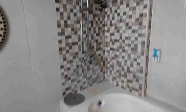 disewa rumah hook di jalan utama 2 lt kt 3+2 hadap utara barat