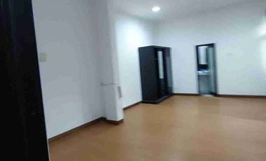 disewa rumah hook di jalan utama 2 lt kt 3+2 hadap utara barat