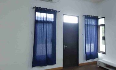 disewa rumah hook di jalan utama 2 lt kt 3+2 hadap utara barat