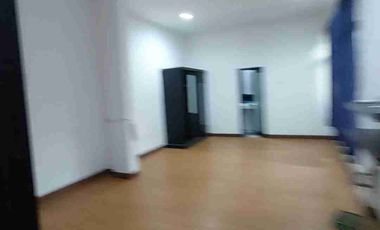 disewa rumah hook di jalan utama 2 lt kt 3+2 hadap utara barat