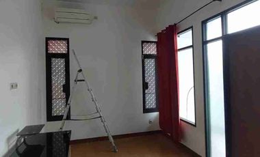 disewa rumah hook di jalan utama 2 lt kt 3+2 hadap utara barat