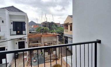 806 Project Terbaru 2 Lt. Lokasi Strategis di Kalisari, Pasar Rebo - Jakarta Timur