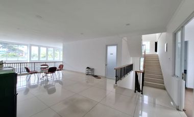 Rukan Premium Posisi Hook Area Mega Boulevard Harapan Indah Bekasi Siap Pakai