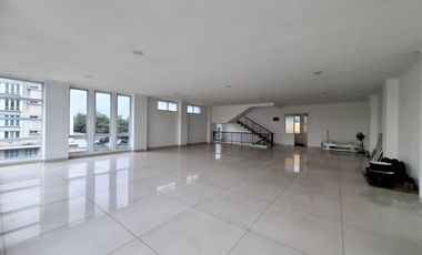 Rukan Premium Posisi Hook Area Mega Boulevard Harapan Indah Bekasi Siap Pakai