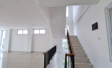 Rukan Premium Posisi Hook Area Mega Boulevard Harapan Indah Bekasi Siap Pakai