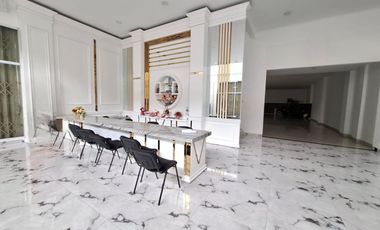 Rukan Premium Posisi Hook Area Mega Boulevard Harapan Indah Bekasi Siap Pakai