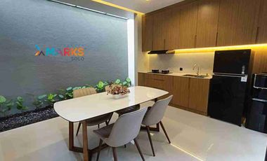 Dijual Rumah Baru Full Furnished design arsitek level Nasional area Solo Baru, selangkah saja dari Pakuwon Mall