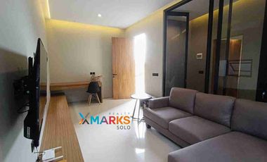 Dijual Rumah Baru Full Furnished design arsitek level Nasional area Solo Baru, selangkah saja dari Pakuwon Mall