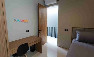 Dijual Rumah Baru Full Furnished design arsitek level Nasional area Solo Baru, selangkah saja dari Pakuwon Mall