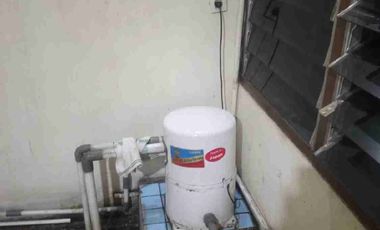 Dijual rumah 2,5 lantai 5 kamar tidur lokasi strategis dekat pusat bisnis, perbelanjaan dan pendidikan di kramat senen Jakarta Pusat