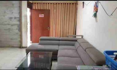 Dijual rumah 2,5 lantai 5 kamar tidur lokasi strategis dekat pusat bisnis, perbelanjaan dan pendidikan di kramat senen Jakarta Pusat
