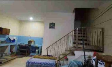Dijual rumah 2,5 lantai 5 kamar tidur lokasi strategis dekat pusat bisnis, perbelanjaan dan pendidikan di kramat senen Jakarta Pusat