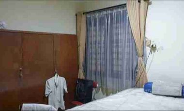 Dijual rumah 2,5 lantai 5 kamar tidur lokasi strategis dekat pusat bisnis, perbelanjaan dan pendidikan di kramat senen Jakarta Pusat