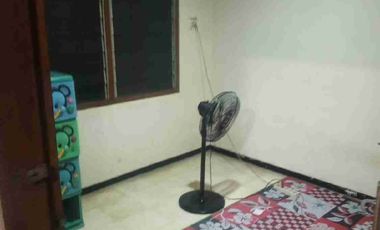 Dijual rumah 2,5 lantai 5 kamar tidur lokasi strategis dekat pusat bisnis, perbelanjaan dan pendidikan di kramat senen Jakarta Pusat