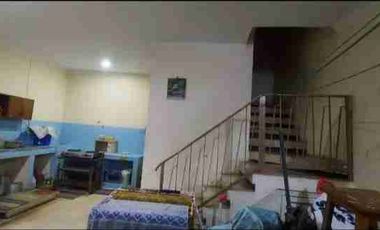 Dijual rumah 2,5 lantai 5 kamar tidur lokasi strategis dekat pusat bisnis, perbelanjaan dan pendidikan di kramat senen Jakarta Pusat