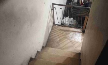 Dijual rumah 2,5 lantai 5 kamar tidur lokasi strategis dekat pusat bisnis, perbelanjaan dan pendidikan di kramat senen Jakarta Pusat
