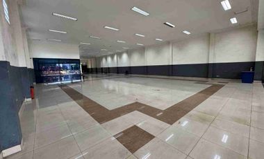 Gedung Komersial Ex. Showroom - Strategis, Pusat Kota Sidoarjo, Dekat Akses Tol.