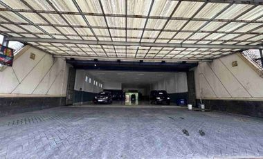 Gedung Komersial Ex. Showroom - Strategis, Pusat Kota Sidoarjo, Dekat Akses Tol.