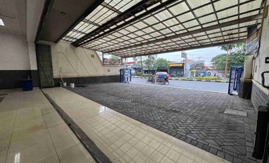 Gedung Komersial Ex. Showroom - Strategis, Pusat Kota Sidoarjo, Dekat Akses Tol.