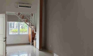 Rumah Cantik  bebas banjir di Graha Raya Pondok Aren