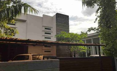 Dijual Rumah  2 lantai 4+3 kamar tidur lokasi di ragunan Jakarta Selatan