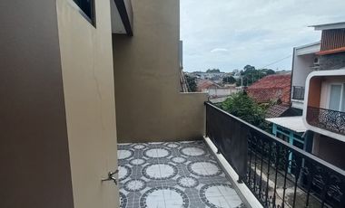 Jual Over Kredit Rmh 2LT 98JT dkt Alun alun GDC Depok di Qonita 41 Residence