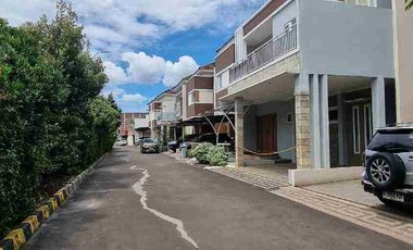 LAST UNIT!! TOWNHHOUSE MEWAH AKSES JALAN LEBAR DEPAN BASSURA MALL