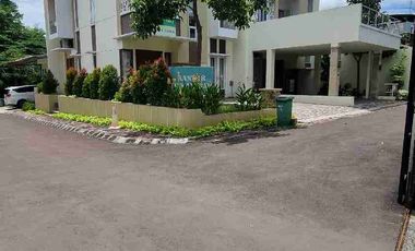 LAST UNIT!! TOWNHHOUSE MEWAH AKSES JALAN LEBAR DEPAN BASSURA MALL