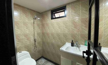 Dijual rumah  2 lantai 4 kamar tidur dekat kampus UI, dekat pintu toll kukusan beji depok Jawa Barat