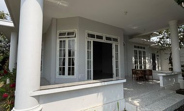 BU,Di Jual Rumah Mewah Siap Huni Tengah Kota Blitar bisa Buat Kafe,Hunian,villa