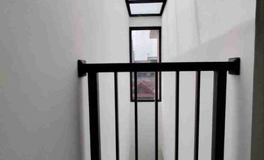 Rumah Baru Minimalis 2 Lantai Tenggilis Surabaya - 5 Menit ke UBAYA - SHM