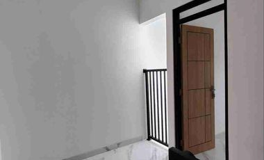 Rumah Baru Minimalis 2 Lantai Tenggilis Surabaya - 5 Menit ke UBAYA - SHM