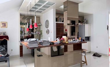 Turun! Rumah Mewah Hoek 479m2 Anti Banjir di Kompleks Greenville