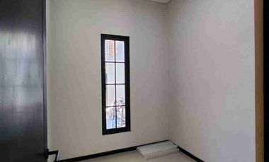 Rumah Baru Nirwana Executive Surabaya Timur  Free AC & Pagar  Row 3 Mobil