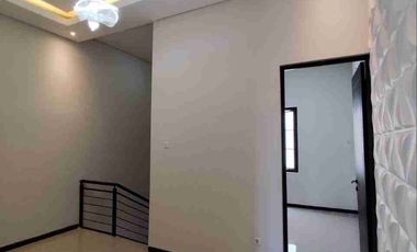 Rumah Baru Nirwana Executive Surabaya Timur  Free AC & Pagar  Row 3 Mobil