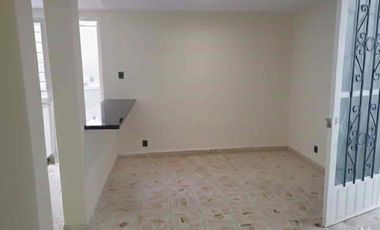 Casa sola remodelada en zona norte