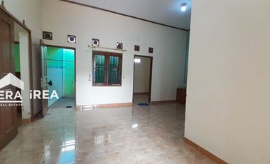 RUMAH DIJUAL DI SOLO DEKAT SMK NEGERI 9 SURAKARTA DAN GRAHA SABA BUANA