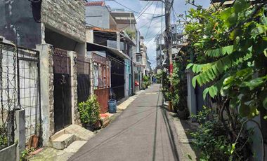 Rumah 3 lantai siap huni