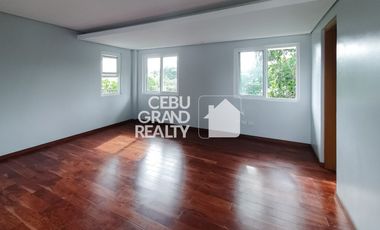 Luxury Residence with Expansive Terrace at Maria Luisa Park